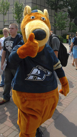 Zippy giving a thumbs up to UA students