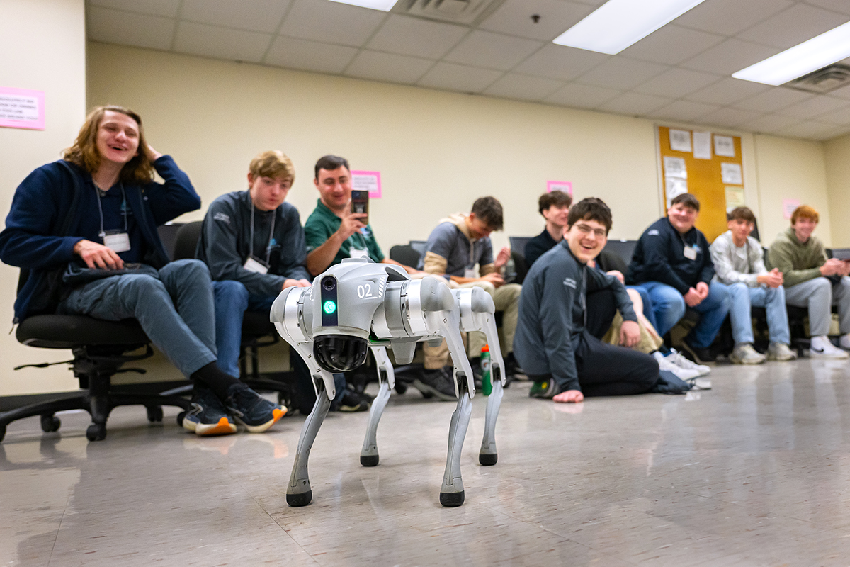 Exploring the future of tech: High school students experience computing at UA