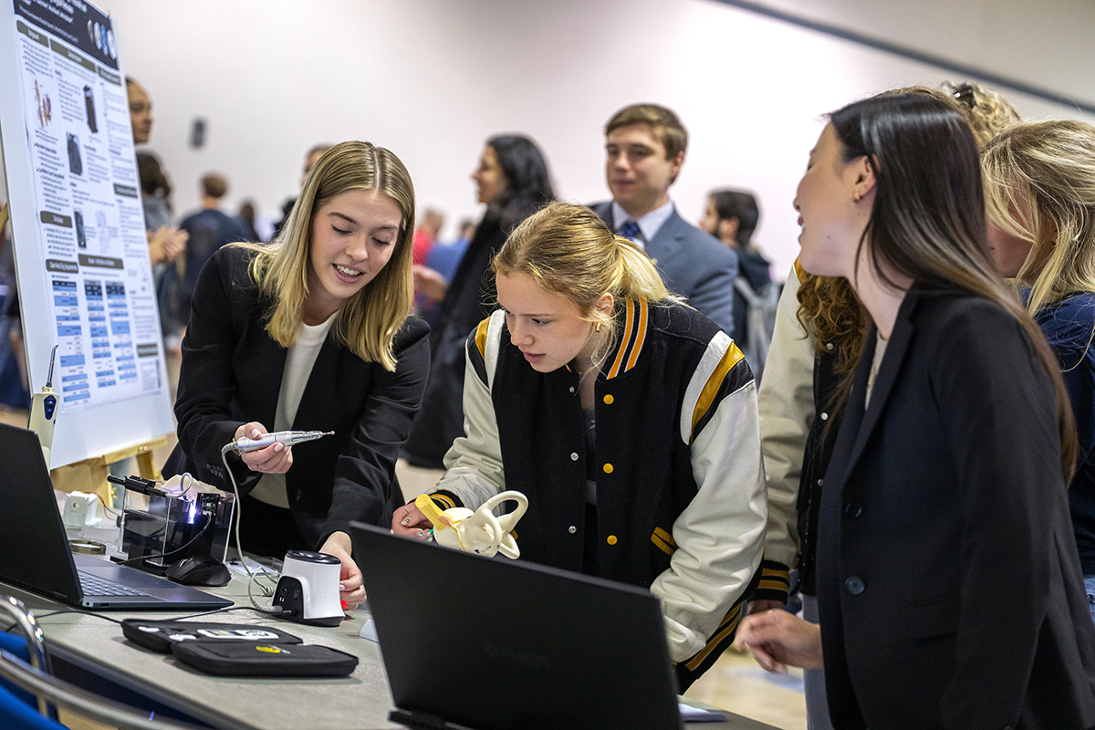 CEPS-SeniorDesignDay-08-1200.jpg