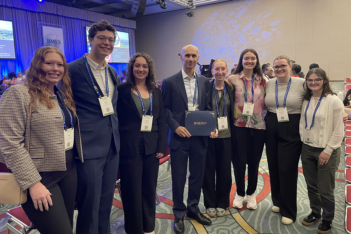 Biomedical engineering undergraduate students with Dr. Hossein Tavana at the award ceremony during the 2025 BMES annual meeting.