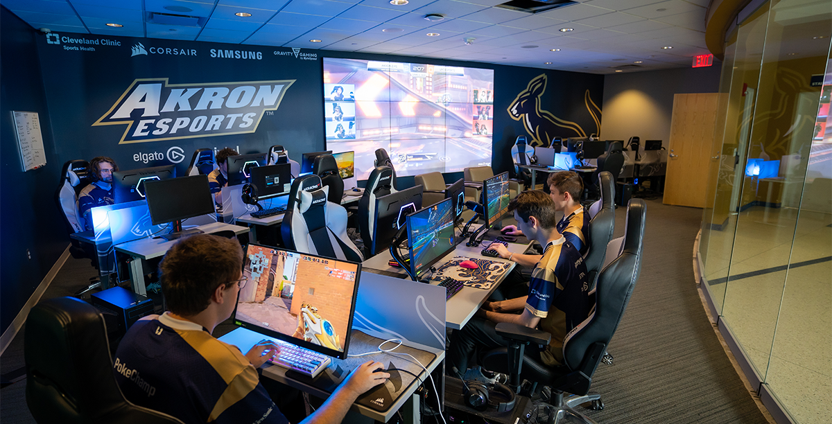 Zips esports gaming facility at The University of Akron gaming lounge Williams Honors College 