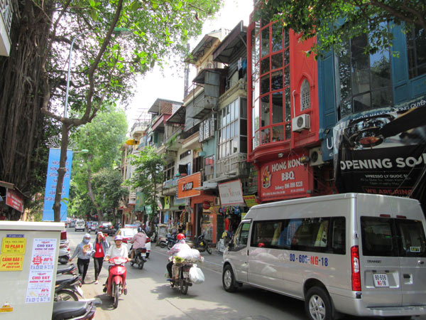 A busy street in Hanoi, where Akron Law students can study this summer