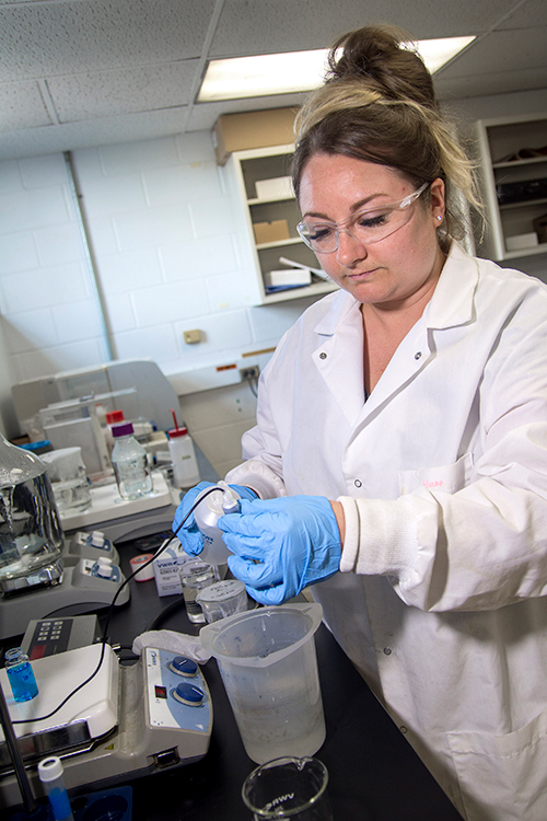 REU Student in lab